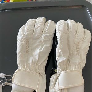 Winter gloves women’s skiing snowboarding size 8, color black and white